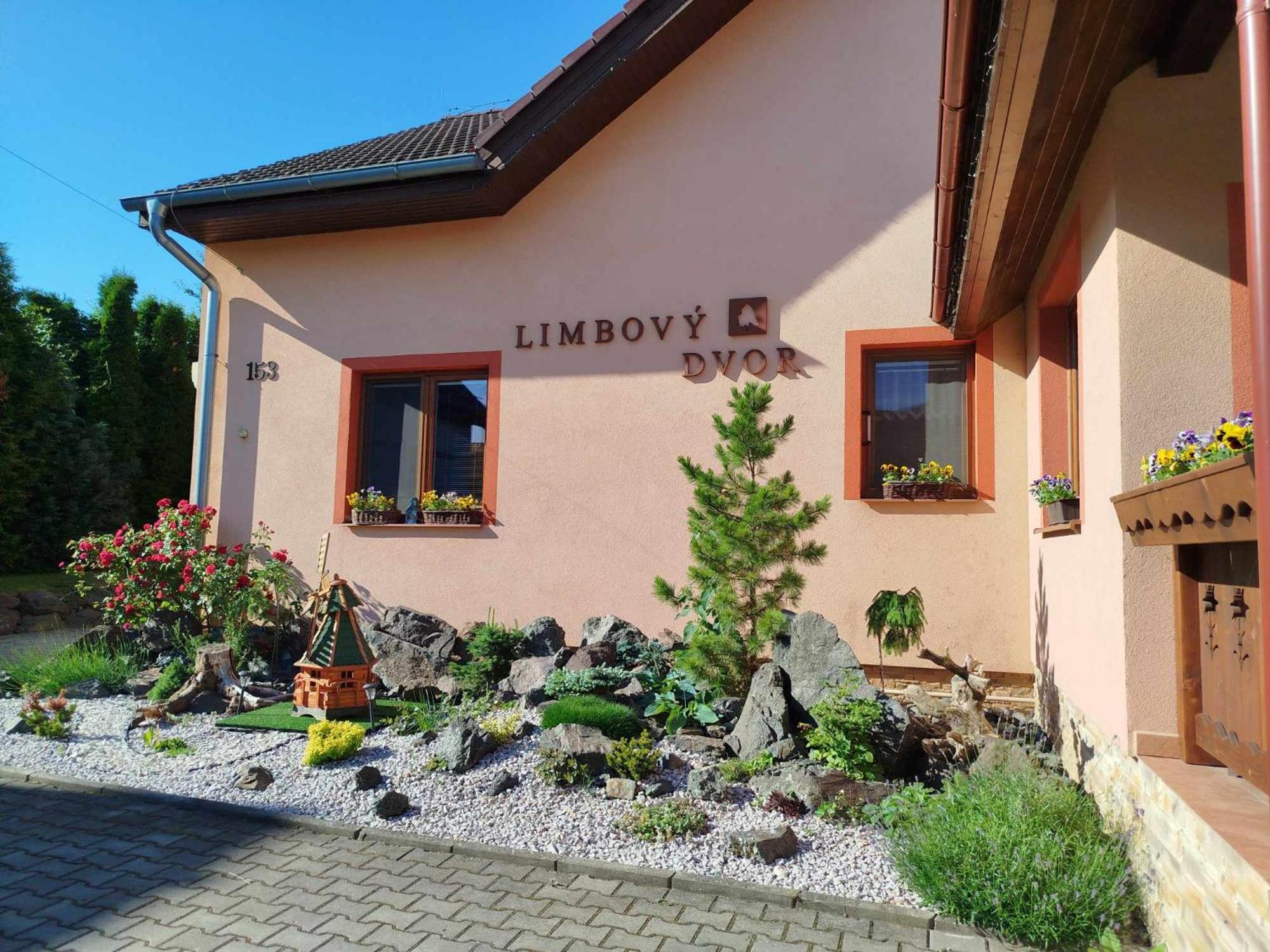 Pezion Limbovy Dvor Hotell Vrbov Eksteriør bilde