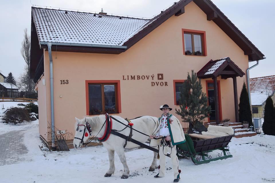 Pezion Limbovy Dvor Hotell Vrbov Eksteriør bilde